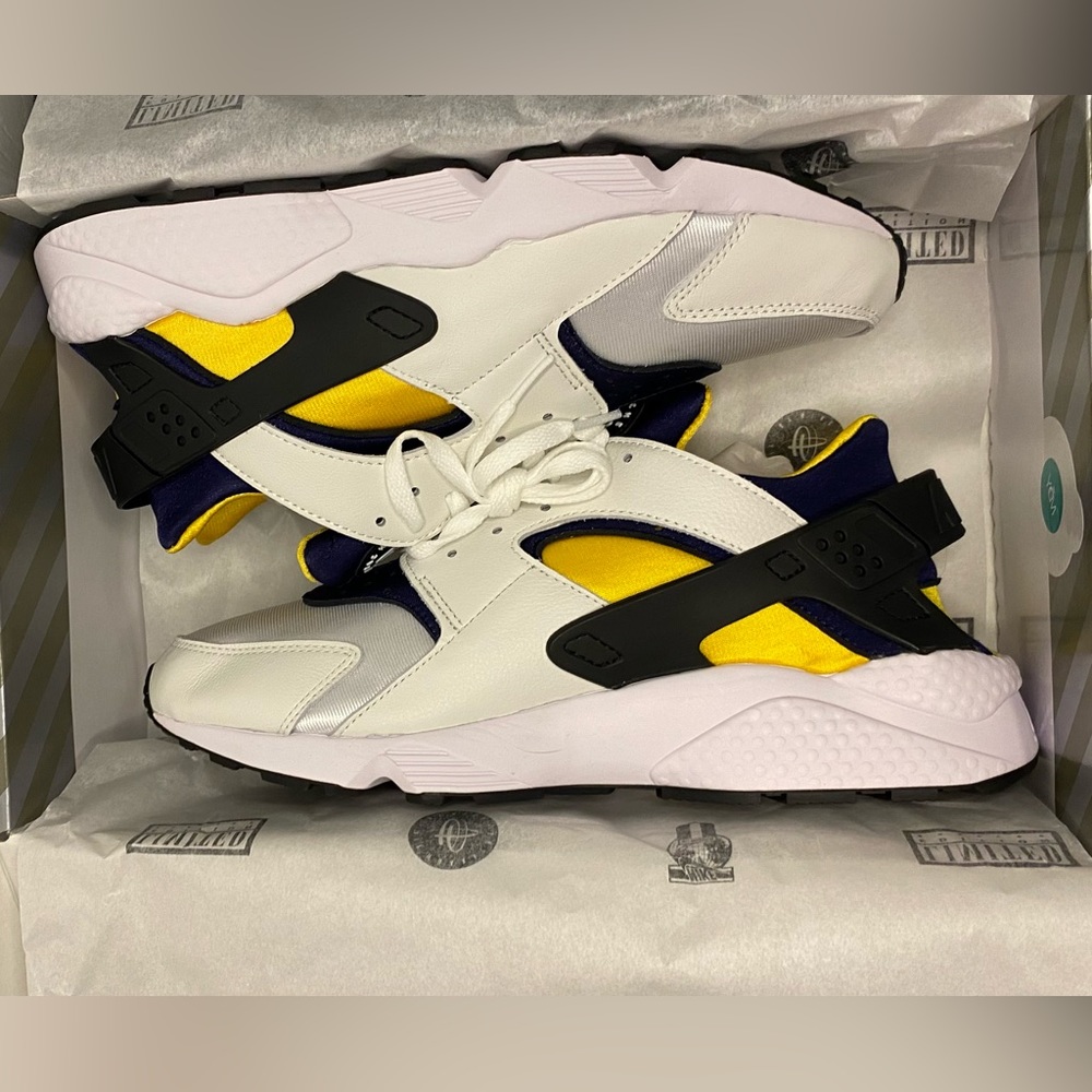 NIKE AIR HUARACHE. Size 12 Men’s. Brand New Never Been Worn. Yellow White Navy.